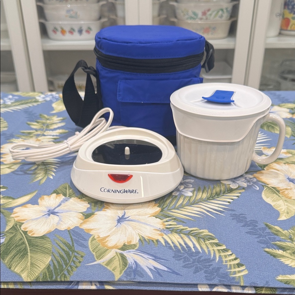Corningware White Electric Mug Set with Blue Insulated Case